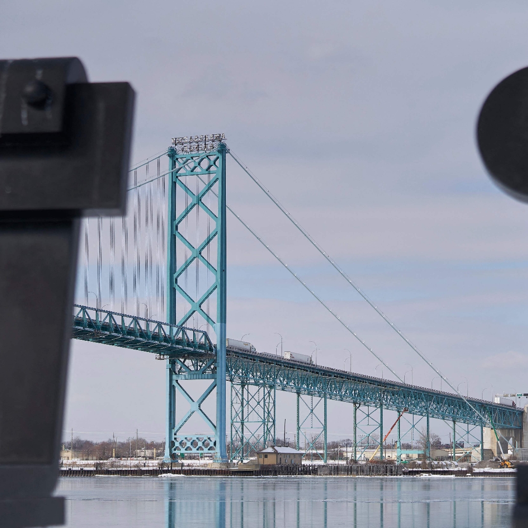 US-Canada bridge reopens after police clear out protesters
