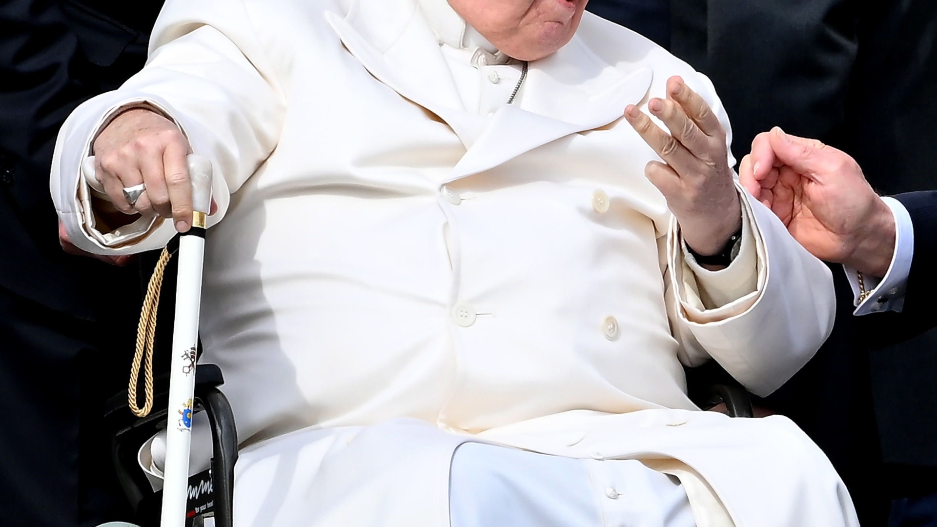 Residents in Pope Francis’s hometown pray