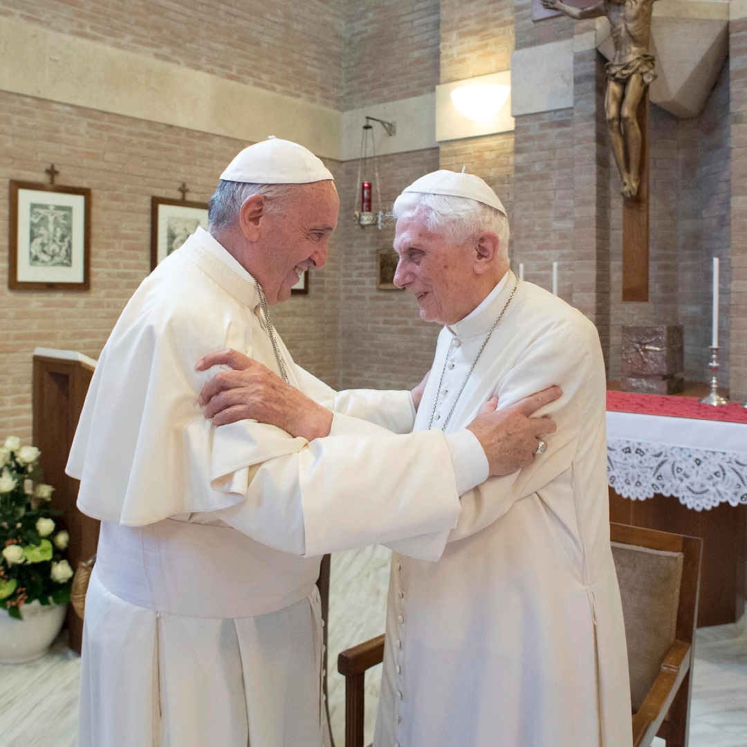 Watch Pope Francis asks for prayers for 'very sick' former pope Benedict(01)